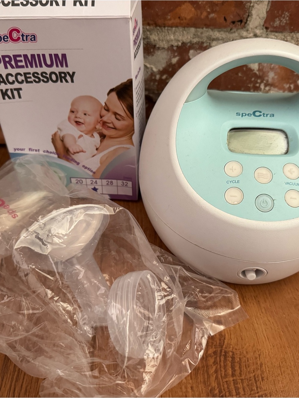 Spectra Electric Breast Pump - White & Mint